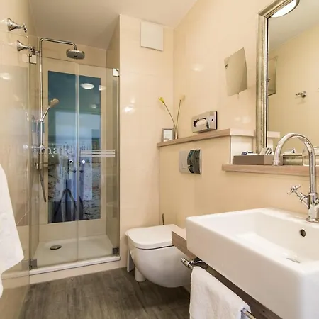 מלון Suiten-hotel Mare 4*